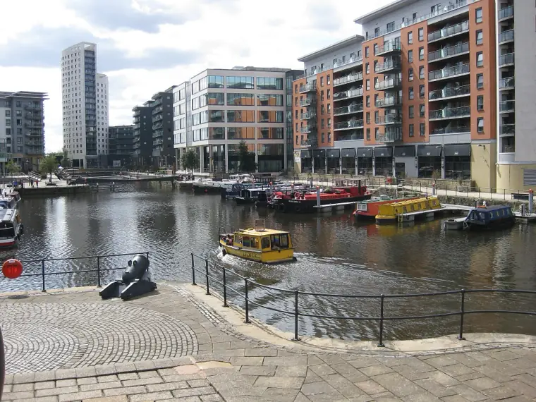 Candados de amor en Leeds — Centenary Footbridge
