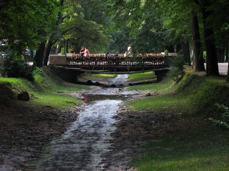 Candados de amor en Vrnjačka Banja — Most Ljubavi (Pont de l’Amour)